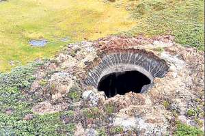 Seg&uacute;n los especialistas, el calentamiento global provoc&oacute; una mayor liberaci&oacute;n de gases y por lo tanto form&oacute; este cr&aacute;ter en la pen&iacute;nsula de Yamal (Siberia). Foto: Tomado de Internet