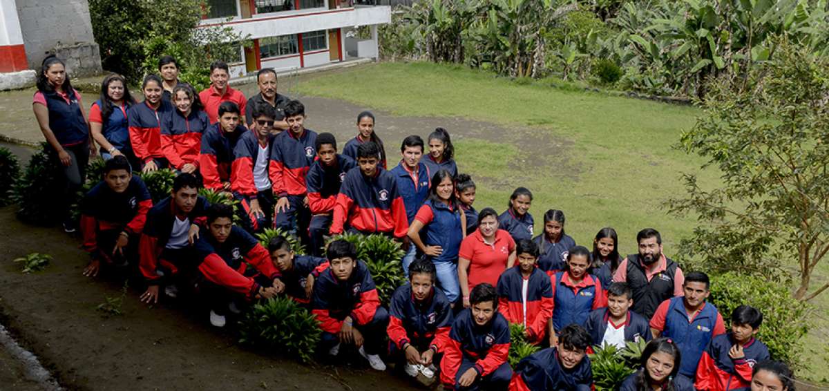 La unidad educativa asentada en el recinto Palmitopamba tiene una oferta educativa actual que abarca desde el Inicial hasta el 1&deg; de bachillerato.