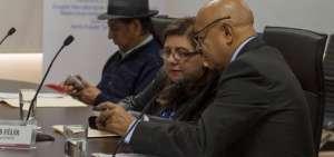 Consejeros revisan el informe antes de convocar al concurso para que los grupos sociales presenten candidatos para el banco de veedores y comisionados.