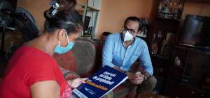 El gobernador Pedro Pablo Duart entreg&oacute; los t&iacute;tulos a domicilio, por la prohibici&oacute;n de actos masivos, para prevenir contagios de coronavirus.