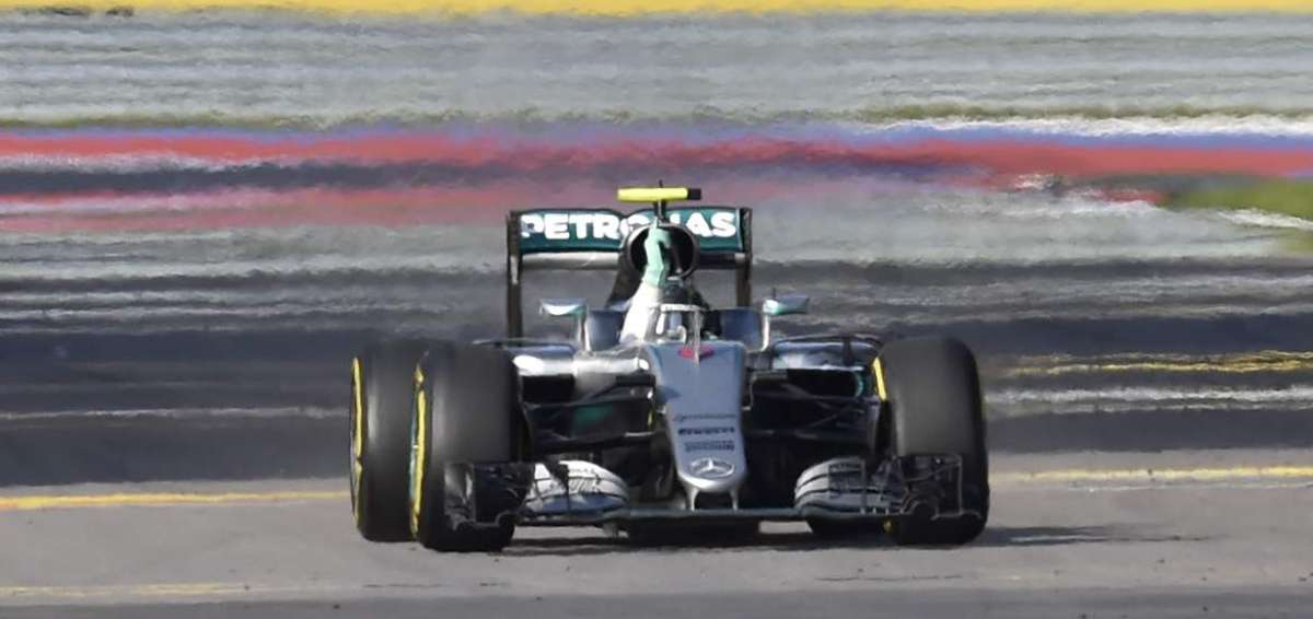 Rosberg se impone en el GP de Rusia y mantiene pleno de victorias