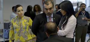 Los legisladores Vicente Taiano (PSC), Ver&oacute;nica Arias y Marcela Holgu&iacute;n de la Revoluci&oacute;n Ciudadana en la Comisi&oacute;n.