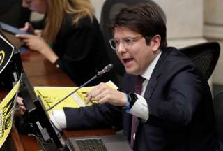 María Carolina Hoyos, hermana del senador Miguel Uribe Turbay informó que la salud del político mejora. 