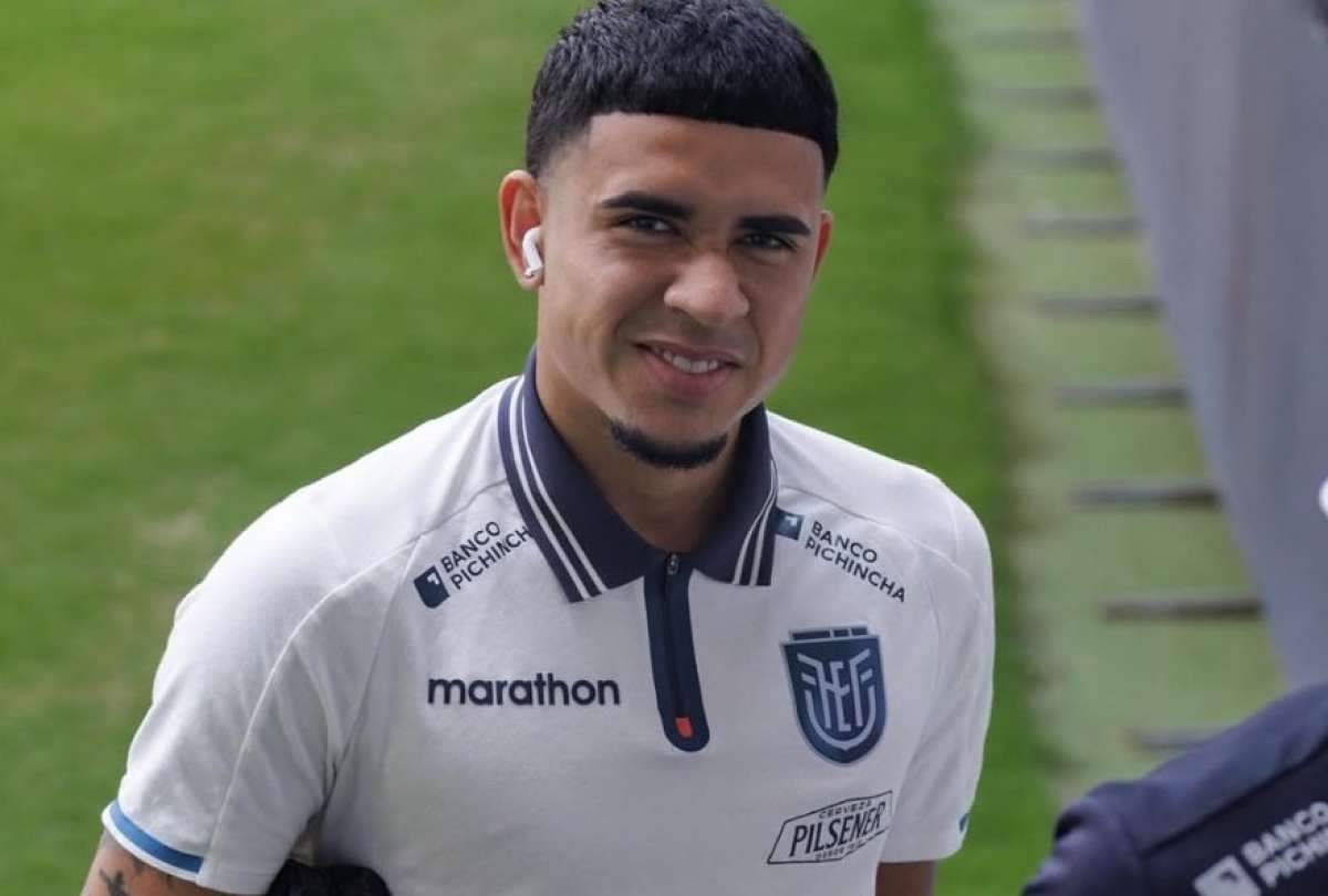 Kendry P&aacute;ez se retir&oacute; del partido con molestias.