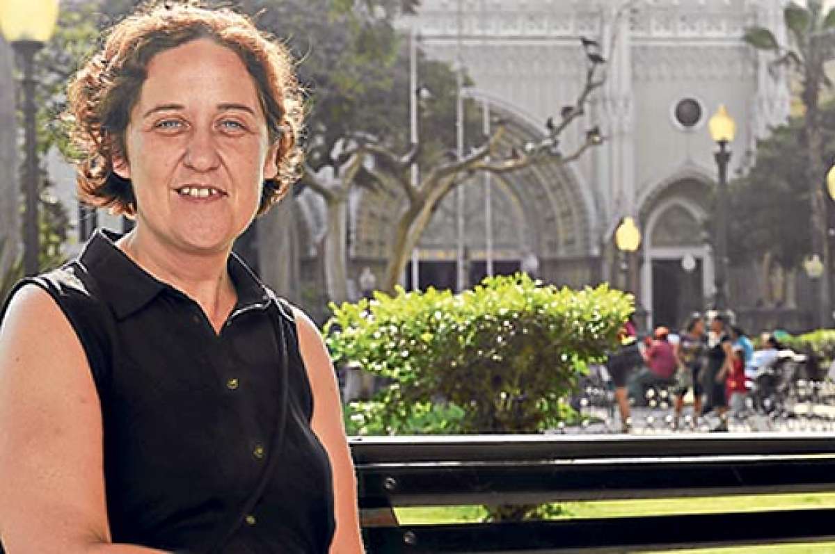 Licenciada en Filolog&iacute;a Hisp&aacute;nica. Desde 1994 trabaja como narradora oral, su primer empleo remunerado. Foto: Carina Acosta / El Tel&eacute;grafo