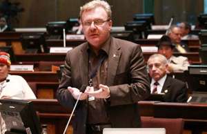 El asamble&iacute;sta Ramiro Aguilar expres&oacute; su rechazo a la decisi&oacute;n del alcalde electo Mauricio Rodas, de asistir al almuerzo en Carondelet. Foto: Archivo