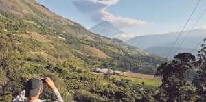 Desde el jueves, las columnas que salen del cr&aacute;ter contienen vapor de agua y se dirigen hacia el occidente. 