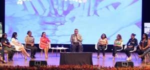 Conversatorio en Guayaquil sobre el rol de la mujer.