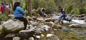 Los visitantes nacionales disfrutan de tomar las mejores fotograf&iacute;as recorriendo los r&iacute;os, para publicarlas en sus redes sociales. Ellos son acompa&ntilde;ados por miembros de la comunidad que fomentan el turismo en esta localidad.