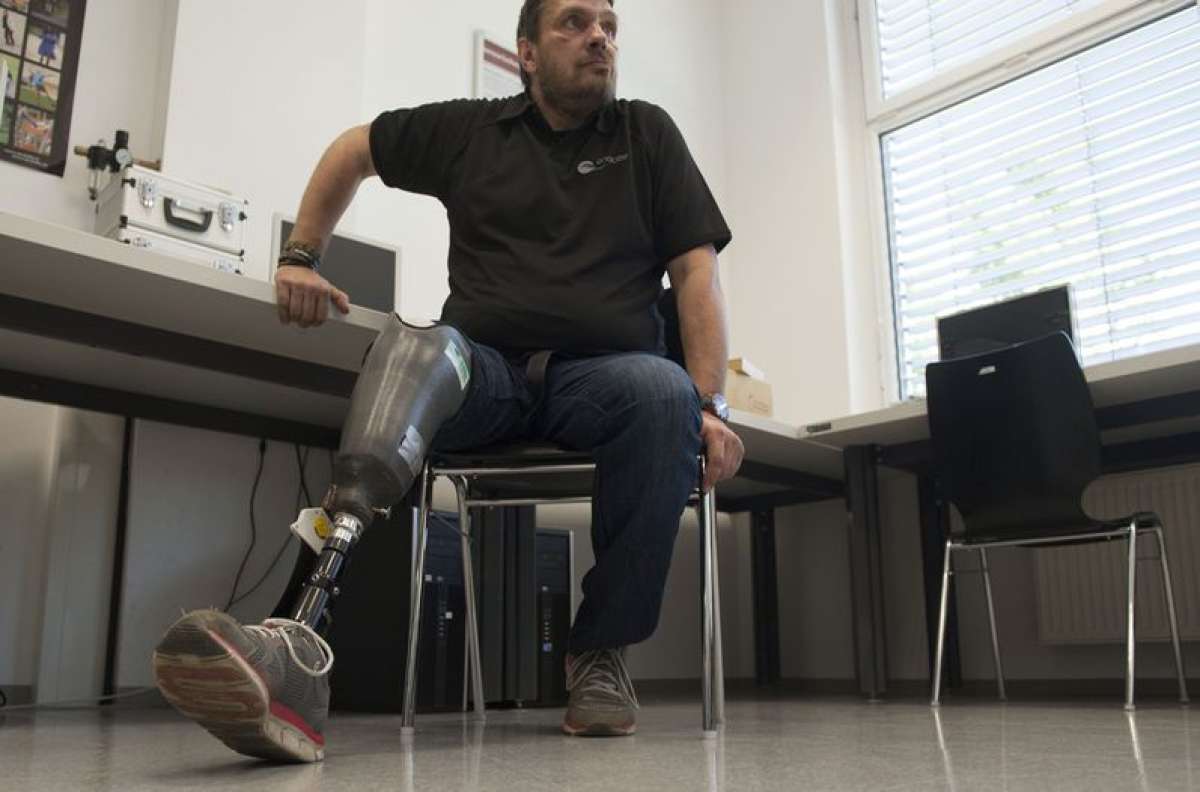 Wolfgang Rangger, un docente de 54 a&ntilde;os que perdi&oacute; su pierna derecha tras un accidente cerebrovascular. Fotos: