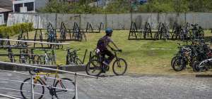 Cientos de ciclistas extranjeros participan en el Foro Mundial de la Bicicleta que se realiza en el Centro de Convenciones Eugenio Espejo.