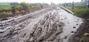 El material que baj&oacute; desde las monta&ntilde;as bloque&oacute; la &uacute;nica v&iacute;a por la que campesinos de 3 lugares sacan sus productos hacia los mercados.