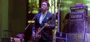 Douglas Bastidas fue el vocalista y compositor de la banda guayaquile&ntilde;a Tranzas, que triunf&oacute; en todo Ecuador y tambi&eacute;n a nivel internacional. 