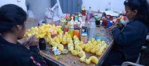 La f&aacute;brica Ecuatoys est&aacute; ubicada en el norte de Quito. En ella trabajan  20 personas, quienes realizan juguetes de manera artesanal.
