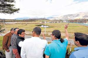 El presidente Rafael Correa y autoridades de la universidad Yachay recorrieron el s&aacute;bado las instalaciones del centro de estudios en Imbabura. Cortes&iacute;a / Presidencia de la Rep&uacute;blica