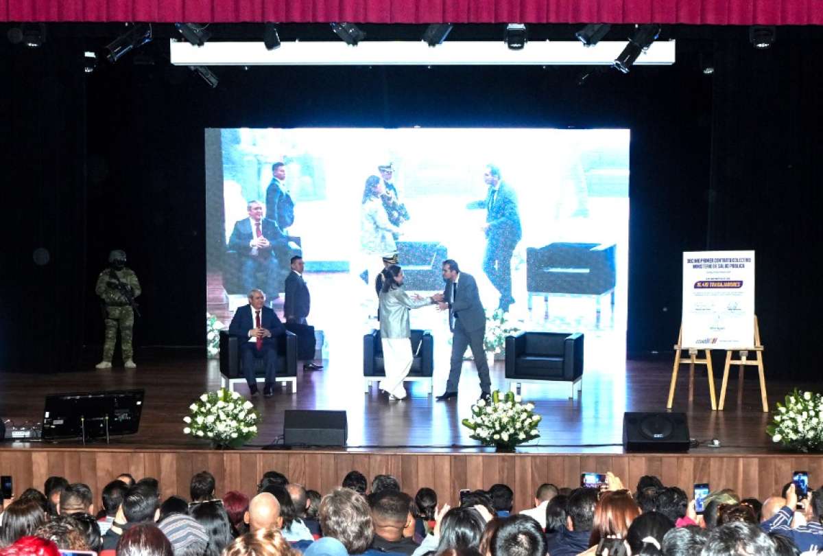 La revisión del contrato colectivo beneficiará a más de 16.000 trabajadores del sistema de salud.