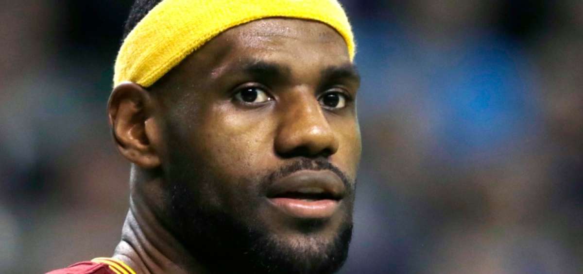 Harden y LeBron, los talentosos de  la jornada en el   b&aacute;squet de la NBA