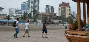 La playa El Murci&eacute;lago es uno de los balnearios de Manta que cada a&ntilde;o es visitada masivamente por turistas en los feriados.