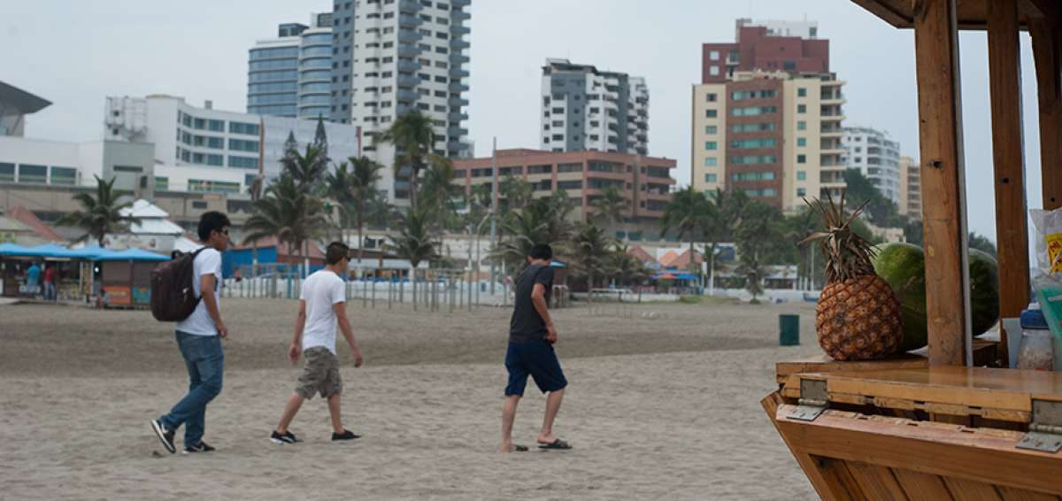 La playa El Murci&eacute;lago es uno de los balnearios de Manta que cada a&ntilde;o es visitada masivamente por turistas en los feriados.