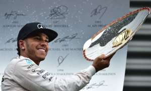 Lewis Hamilton v&iacute;ctima de un accidente de carretera el lunes