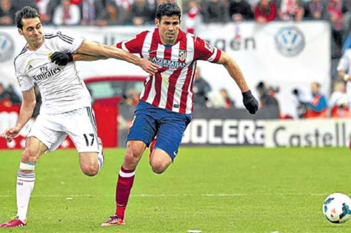 &Aacute;lvaro Arbeloa (izq.) y Diego Costa (der.) tuvieron un duelo intenso durante  el partido. Foto: EFE