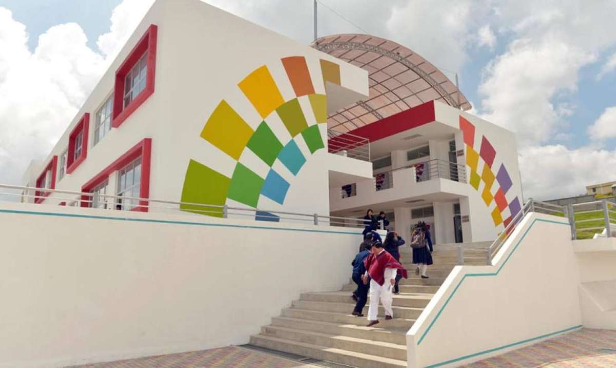 Una de las metas es llevar las obras, como las unidades educativas del milenio, a los territorios.
