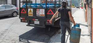 Los distribuidores cobran un valor que oscila entre $ 2,50 y  $ 3,50 la entrega, incluso la instalaci&oacute;n del cilindro de gas, dependiendo de la ciudad.