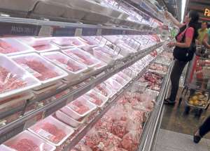 Un impuesto indirecto, como el IVA,tiene un impacto en la vida diaria de las personas al efectuarse en las transacciones comerciales. Foto: Cortes&iacute;a