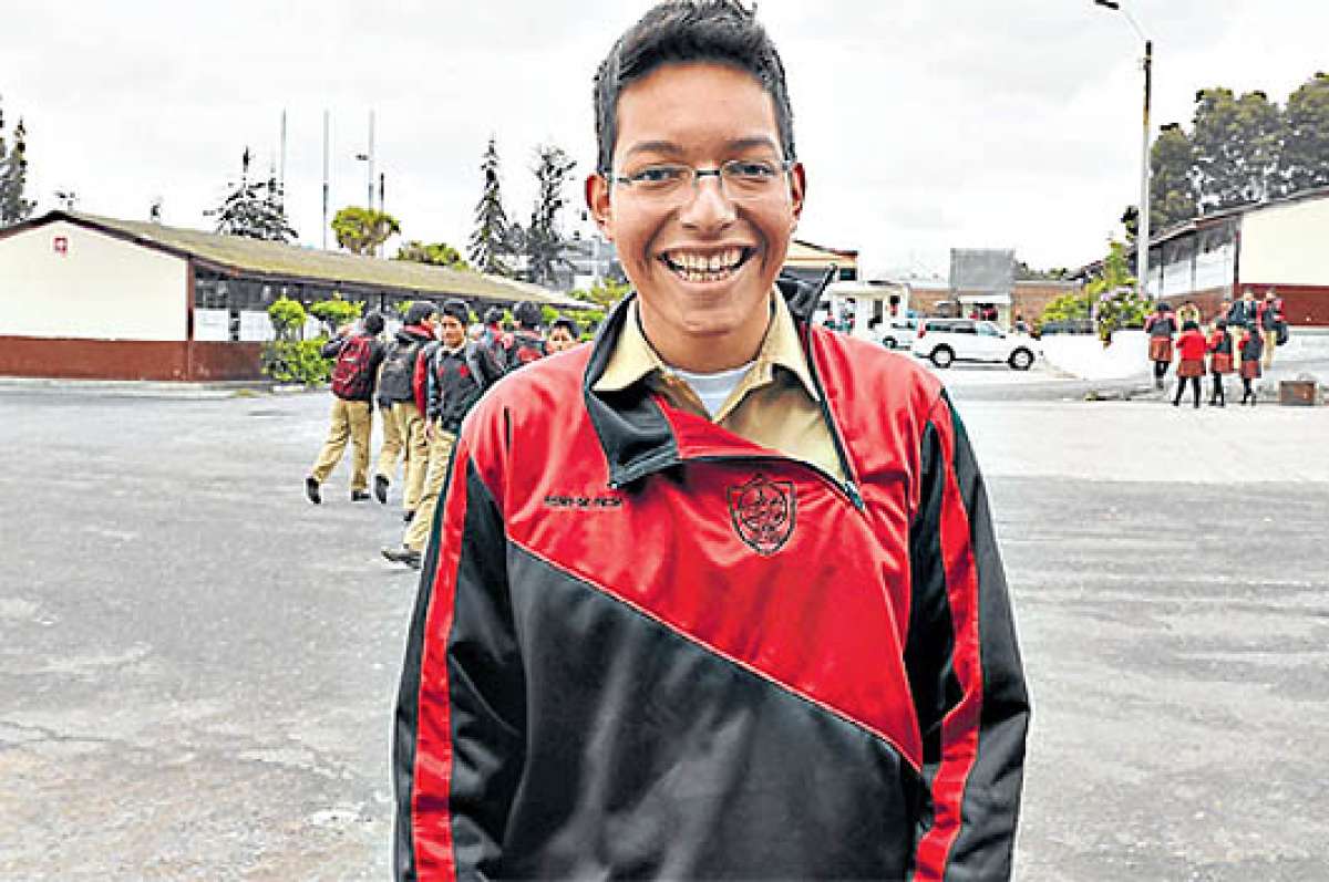 Nombre completo: Leandro Josu&eacute; Garc&iacute;a Silva. Profesi&oacute;n: estudiante. Nacionalidad: ecuatoriana. Fecha de Nacimiento: 16 febrero 1997. Edad:17 a&ntilde;osEstado Civil:solteroHijos: No Educaci&oacute;n:Secundaria en el colegio Bol&iacute;var Experiencia Laboral: No la tiene a&uacute;n.
