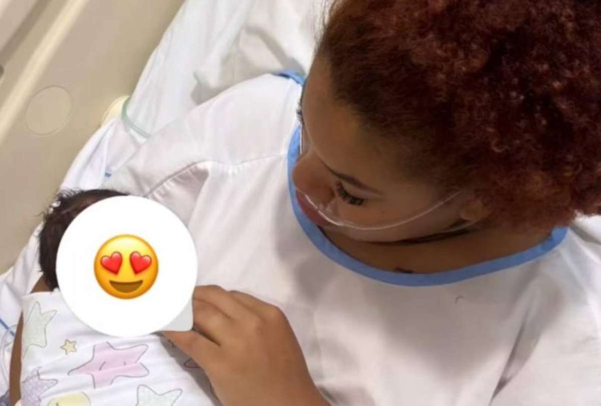 La pesista ecuatoriana Angie Palacios se estrena como mamá
