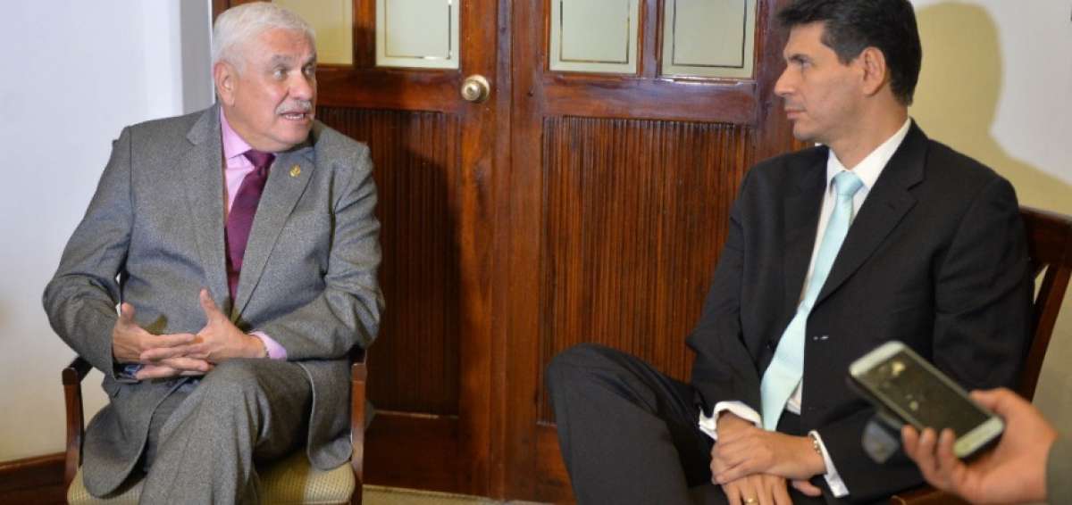 Cabrera y Palacios definen transici&oacute;n de la Alcald&iacute;a de Cuenca