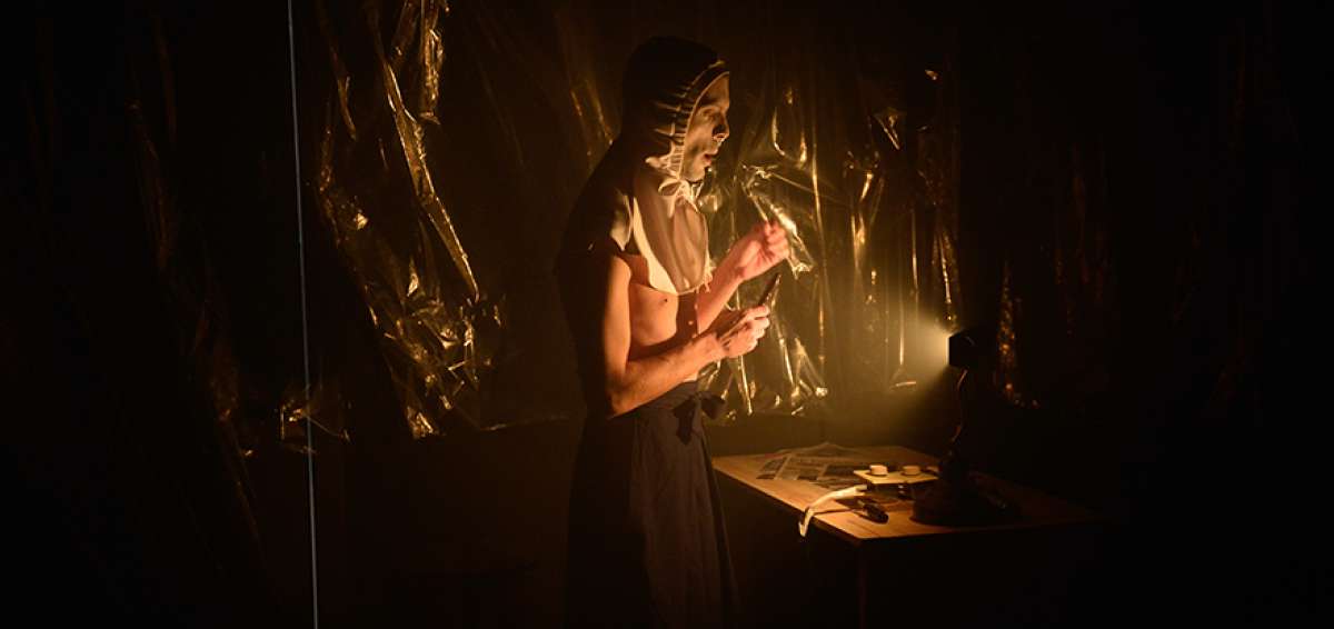 El actor espa&ntilde;ol, quien reside en Ecuador desde hace 2 a&ntilde;os, trabaj&oacute; esta propuesta para microteatro desde febrero de este a&ntilde;o. Su trabajo es fiel al texto original. 