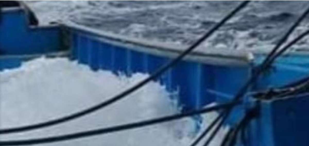 Dos maquinistas desaparecidos tras hundirse barco