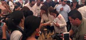 Vicu&ntilde;a fue parte de una feria de fortalecimiento de la econom&iacute;a popular y solidaria.