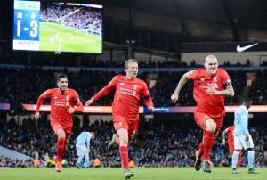 El City cay&oacute; en su estadio ante el Liverpool con goles de Mangala (en contra), Coutinho, Firmino y Skrtel. Foto: Agencia AFP