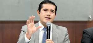 El ministro de Econom&iacute;a, Richard Mart&iacute;nez, 