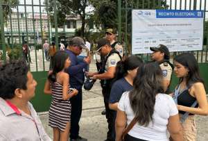La Policía Nacional realizó controles durante la jornada electoral