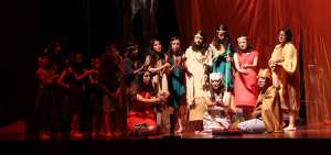 La obra se estren&oacute; ayer. Las funciones continuar&aacute;n hoy y ma&ntilde;ana, desde las 20:00, en el Teatro Casa de la Cultura, en Cuenca.