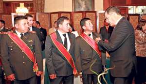 El presidente Rafael Correa se reuni&oacute; nuevamente con los h&eacute;roes del Cenepa. El lunes pasado estuvieron en el cambio de guardia. Foto: Cortes&iacute;a / Presidencia de la Rep&uacute;blica