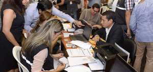 El CNE notifica y convoca a los representantes de organizaciones pol&iacute;ticas para revisar los documentos presentados durante el proceso de reconocimiento.