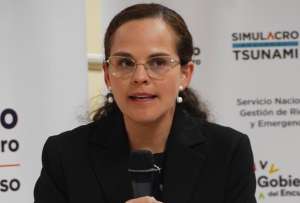 Ministra de Educación precisó que ninguna institución puede excluir a estudiantes sin uniformes o útiles