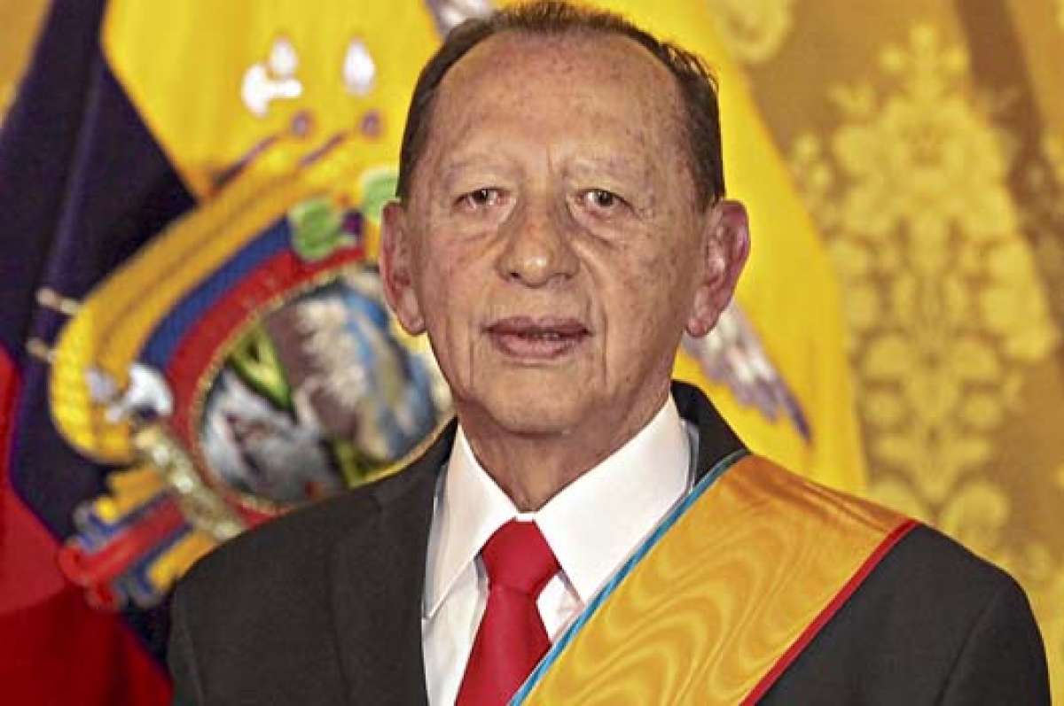 El Gobierno condecora a Levoyer