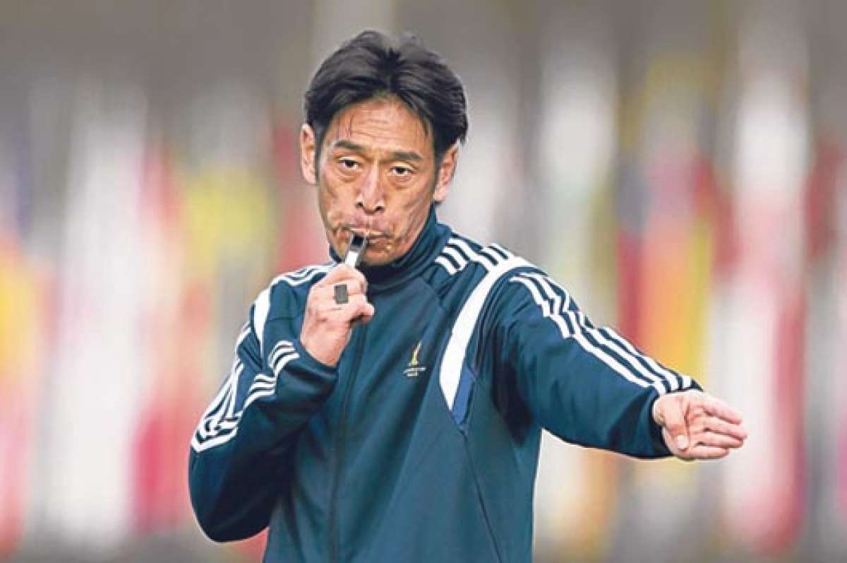 Nishimura es &aacute;rbitro desde hace 15 a&ntilde;os y tiene escarapela FIFA desde 2004. Foto: AFP.