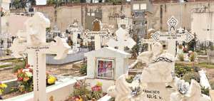 En el Cementerio Municipal de Ambato reposan los restos de Ivanova J&aacute;come, una de las v&iacute;ctimas del colombiano Pedro Alonso L&oacute;pez en los a&ntilde;os ochenta. Foto: Roberto Ch&aacute;vez / El Tel&eacute;grafo