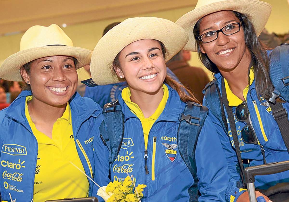 Las seleccionadas cobraron $ 300 mensuales durante los microciclos y la Copa Am&eacute;rica Femenina. La FEF analizar&aacute; premiarlas con $2.000 (a cada una) por la clasificaci&oacute;n. 