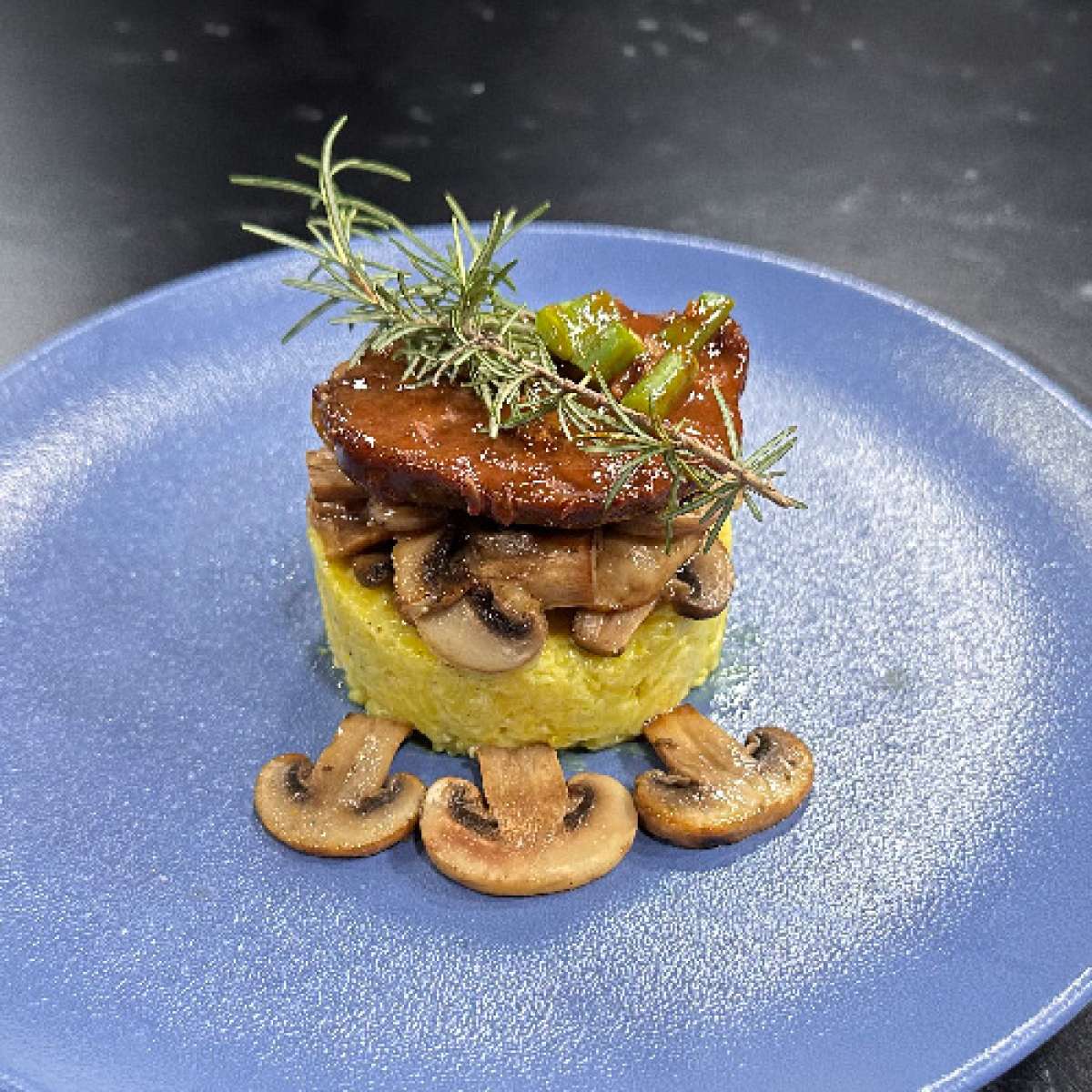 medallones de lomo al vino con salsa de curry