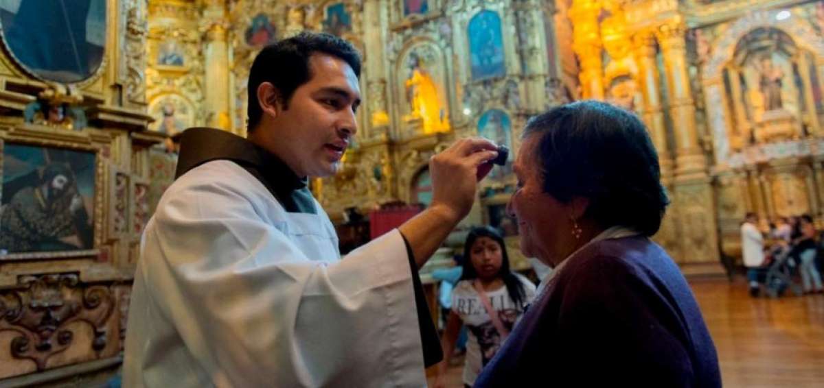 El mundo cristiano inicia el per&iacute;odo de la Cuaresma con la unci&oacute;n de la ceniza