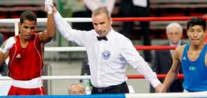 Javier Ib&aacute;&ntilde;ez (i), campe&oacute;n mundial juvenil en la categor&iacute;a de los 56 kg, est&aacute; confiado en que est&aacute; al mismo nivel de los pugilistas profesionales.