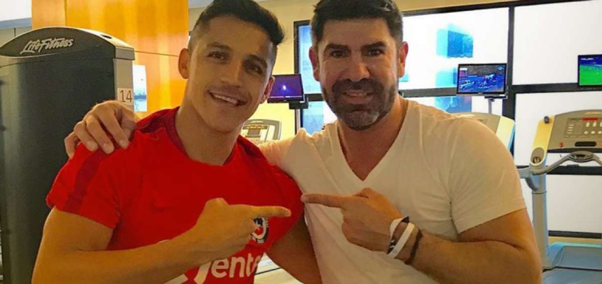 Alexis S&aacute;nchez utiliz&oacute; su cuenta de la red social Instagram para colgar una foto junto a su &iacute;dolo, Marcelo Salas, quien lleg&oacute; para saludar a los seleccionados.