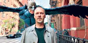 Michael Keaton interpreta a Riggan Thompson, un actor que quiere recuperar su fama con una obra teatral. Foto: Internet